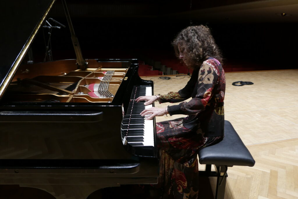 Photo 4 Sylviane salle de musique